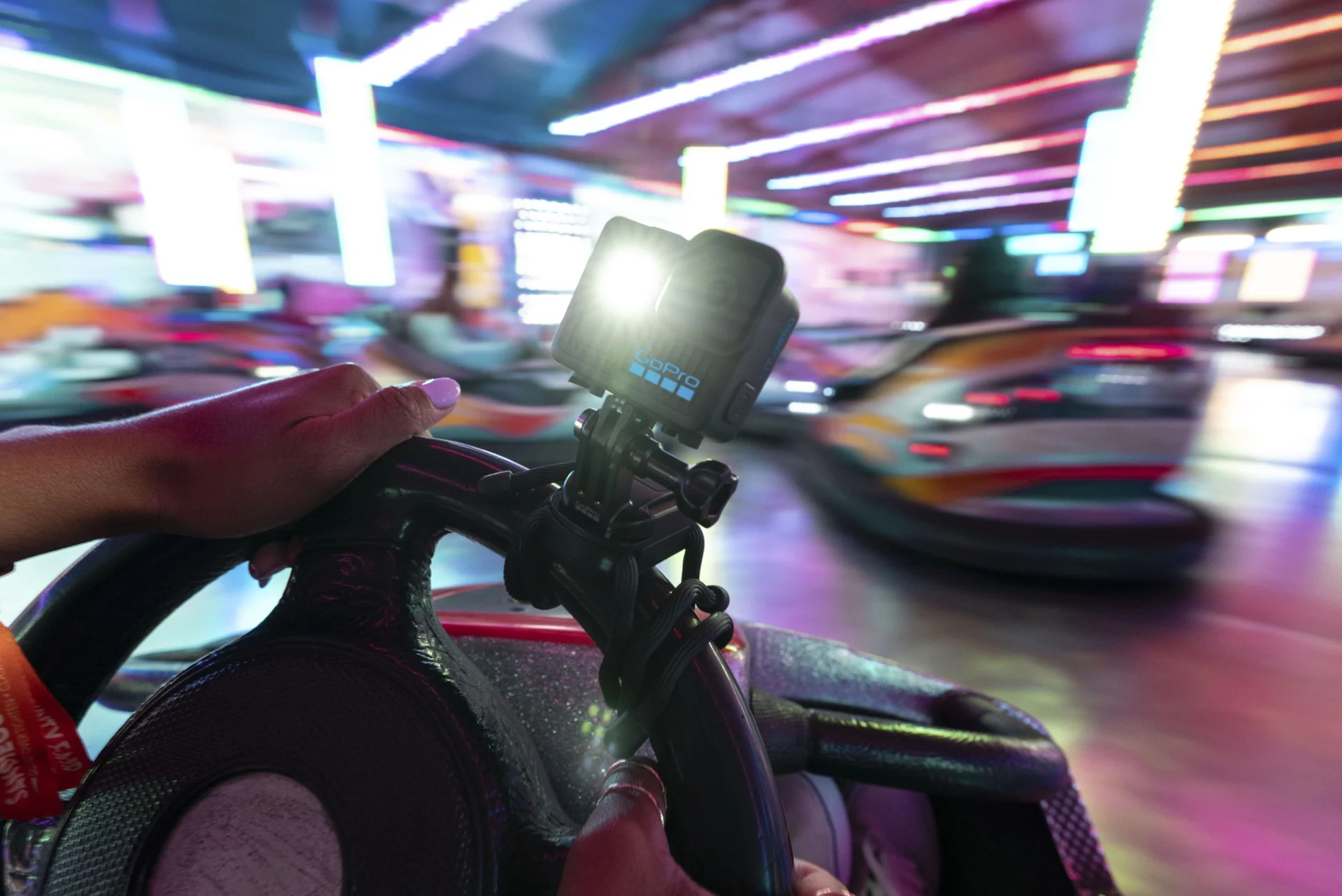 GoPro зажигает: встречайте Lit Hero, бюджетную экшн-камеру со встроенным светом