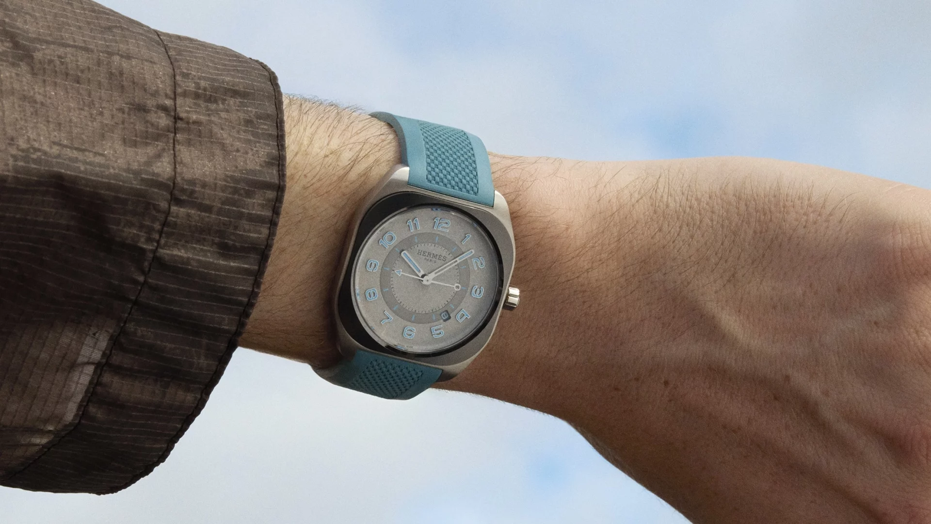 Hermès «освежил» свои лучшие спортивные часы. И они выглядят просто убийственно