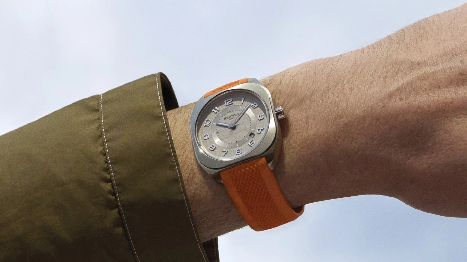 Hermès «освежил» свои лучшие спортивные часы. И они выглядят просто убийственно