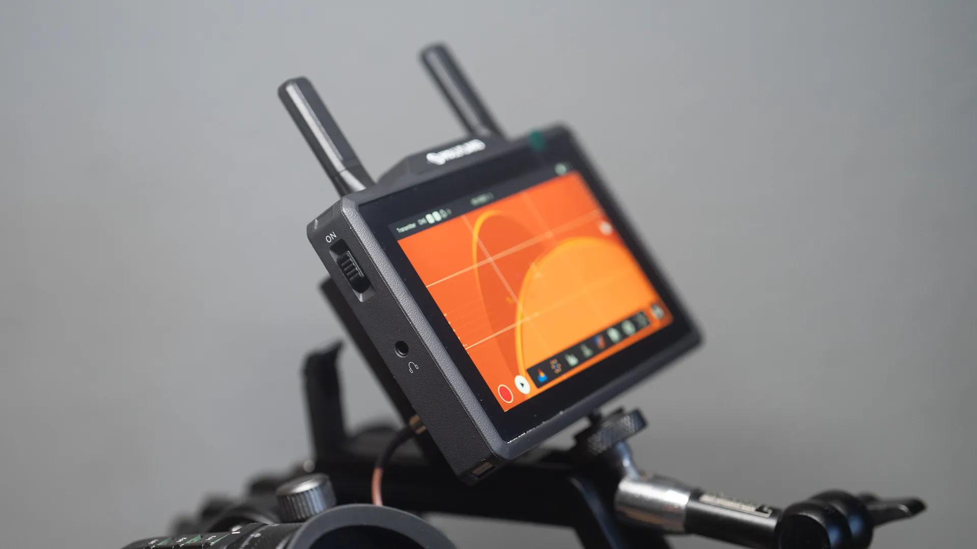 Обзор Hollyland Pyro 5: маленький, но мощный полевой монитор