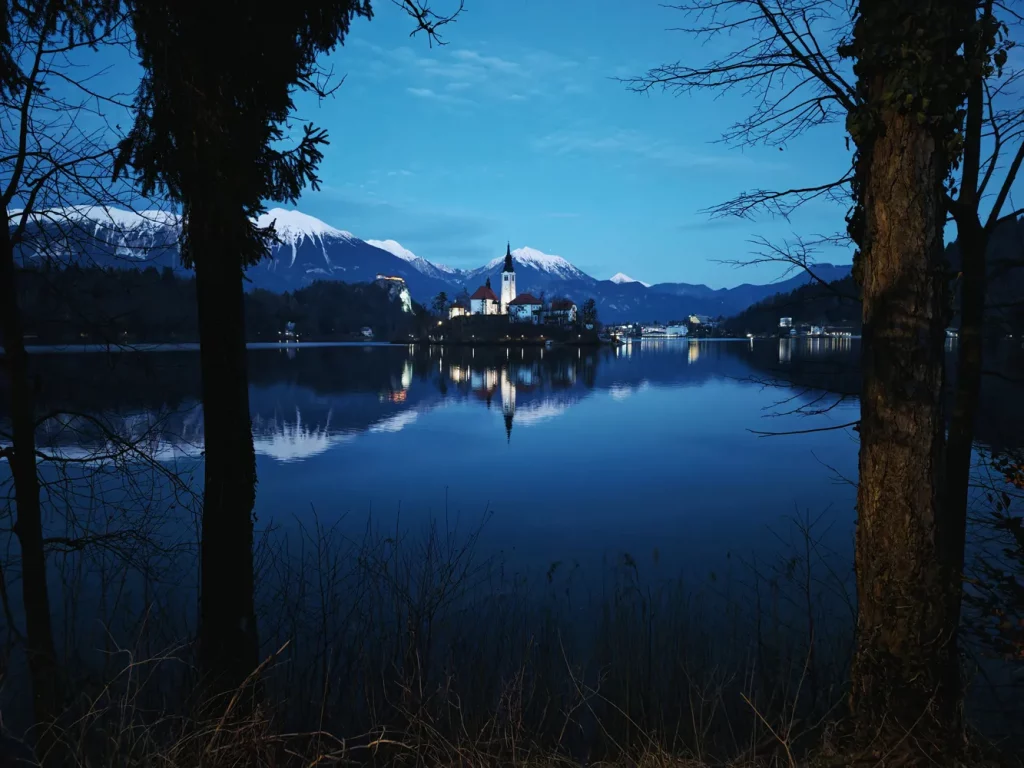 Обзор Honor Magic 7 Pro: благодаря искусственному интеллекту этот флагман стал отчасти блестящим, отчасти странным фото