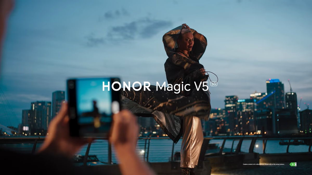 476451Honor Magic V5: первый в мире смарт-костюм с адаптивным ИИ для тренировок и вечеринок!