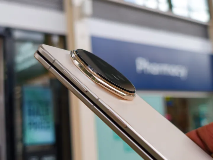 Honor Magic V5: самый тонкий складной телефон, который обошёл Galaxy Z Fold 7 картинка Honor Magic V5