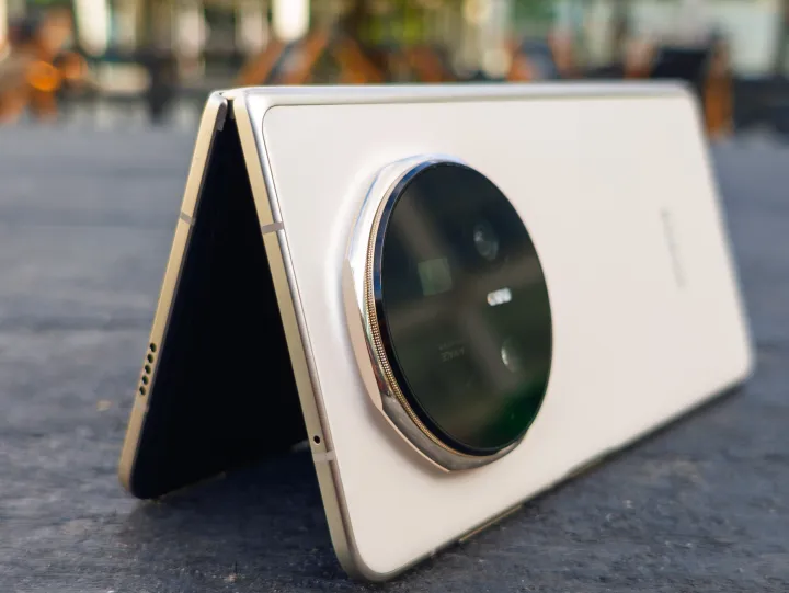 Honor Magic V5: самый тонкий складной телефон, который обошёл Galaxy Z Fold 7 картинка Honor Magic V5