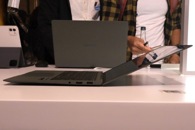 Ноутбук Honor тоньше складного телефона: как это возможно? фото