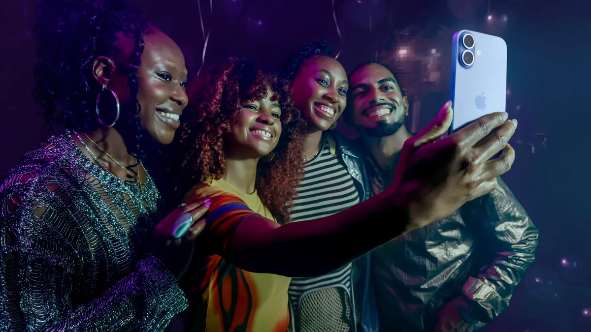 Эпоха плохих ракурсов окончена. Война селфи выиграна iPhone 17