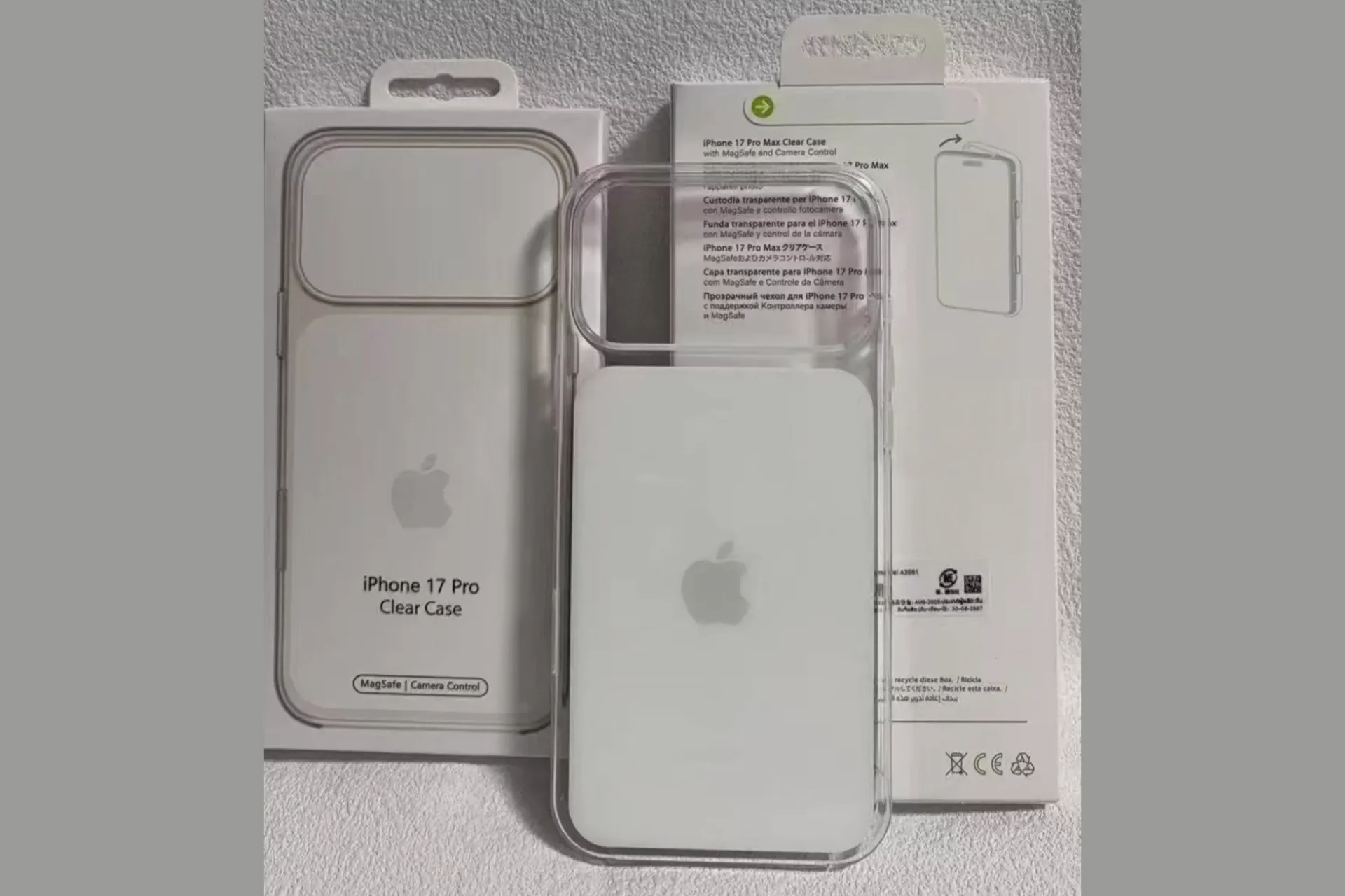 «Прозрачный» чехол Apple для iPhone 17 Pro оказался белой плашкой