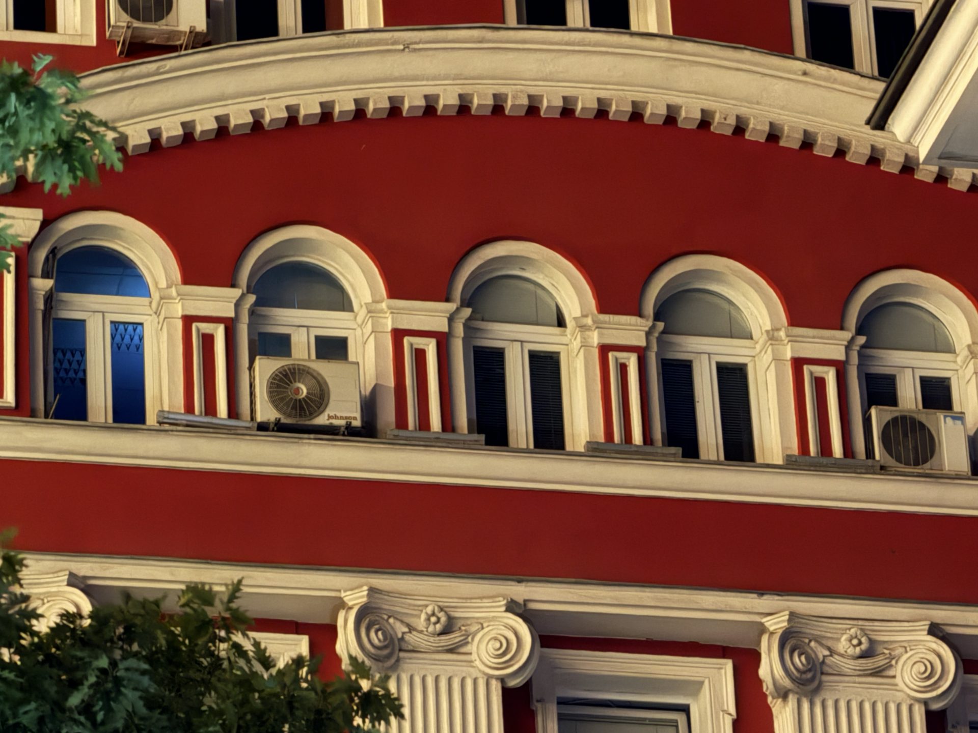 Обзор iPhone 17 Pro Max: отличная производительность и спорный дизайн картинка iPhone 17 Pro Max