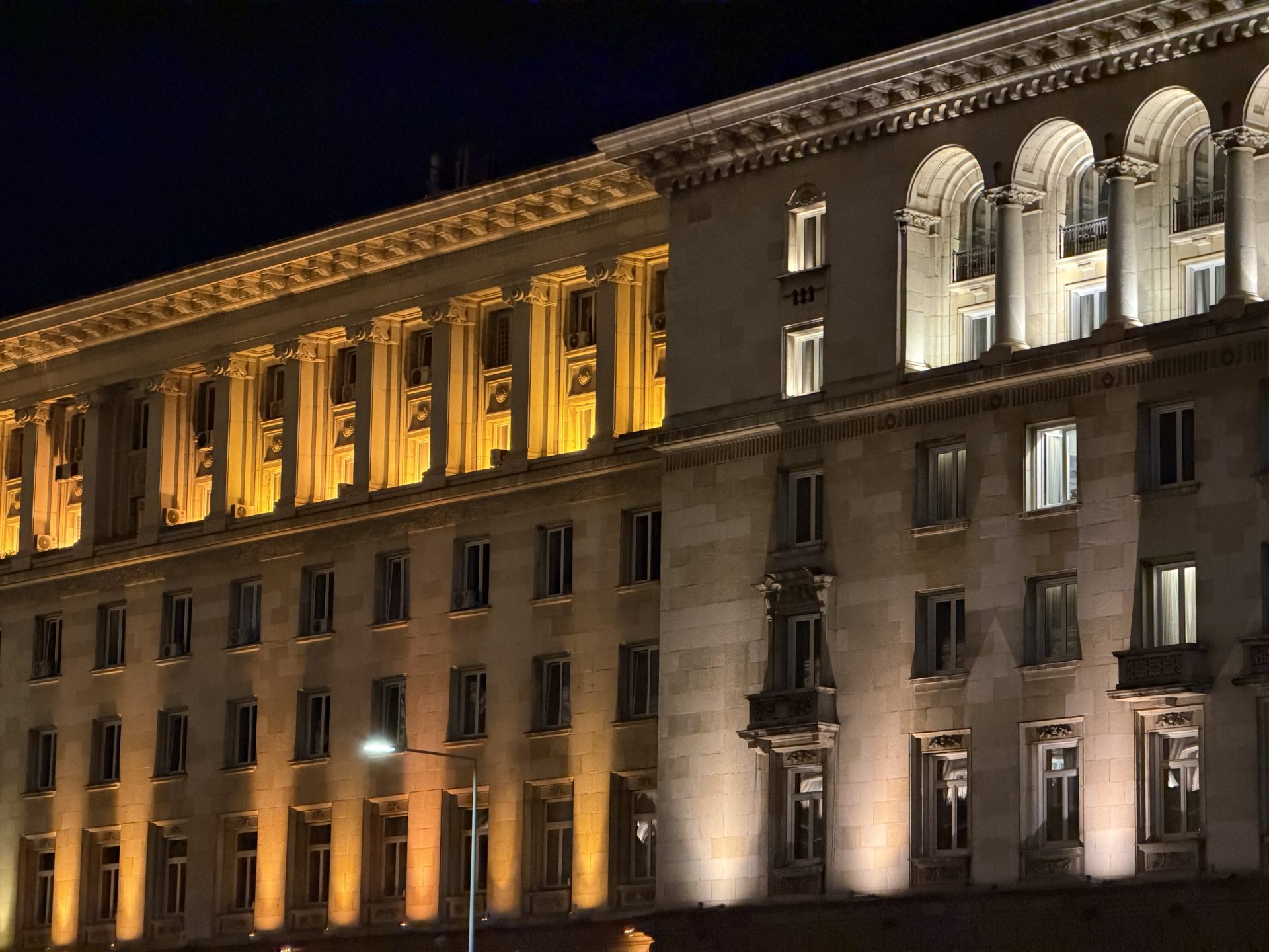 Обзор iPhone 17 Pro Max: отличная производительность и спорный дизайн картинка iPhone 17 Pro Max