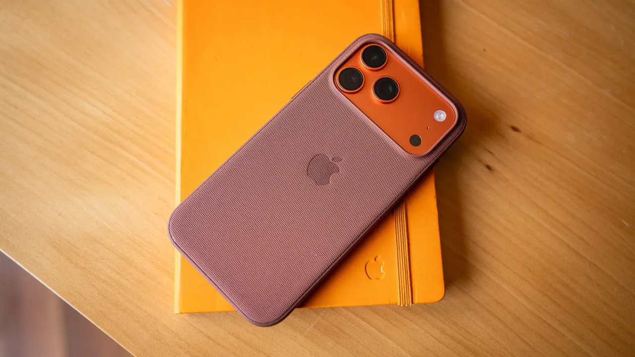 Обзор Apple iPhone 17 Pro Max — холоднее, ярче, дольше картинка iPhone 17 Pro Max