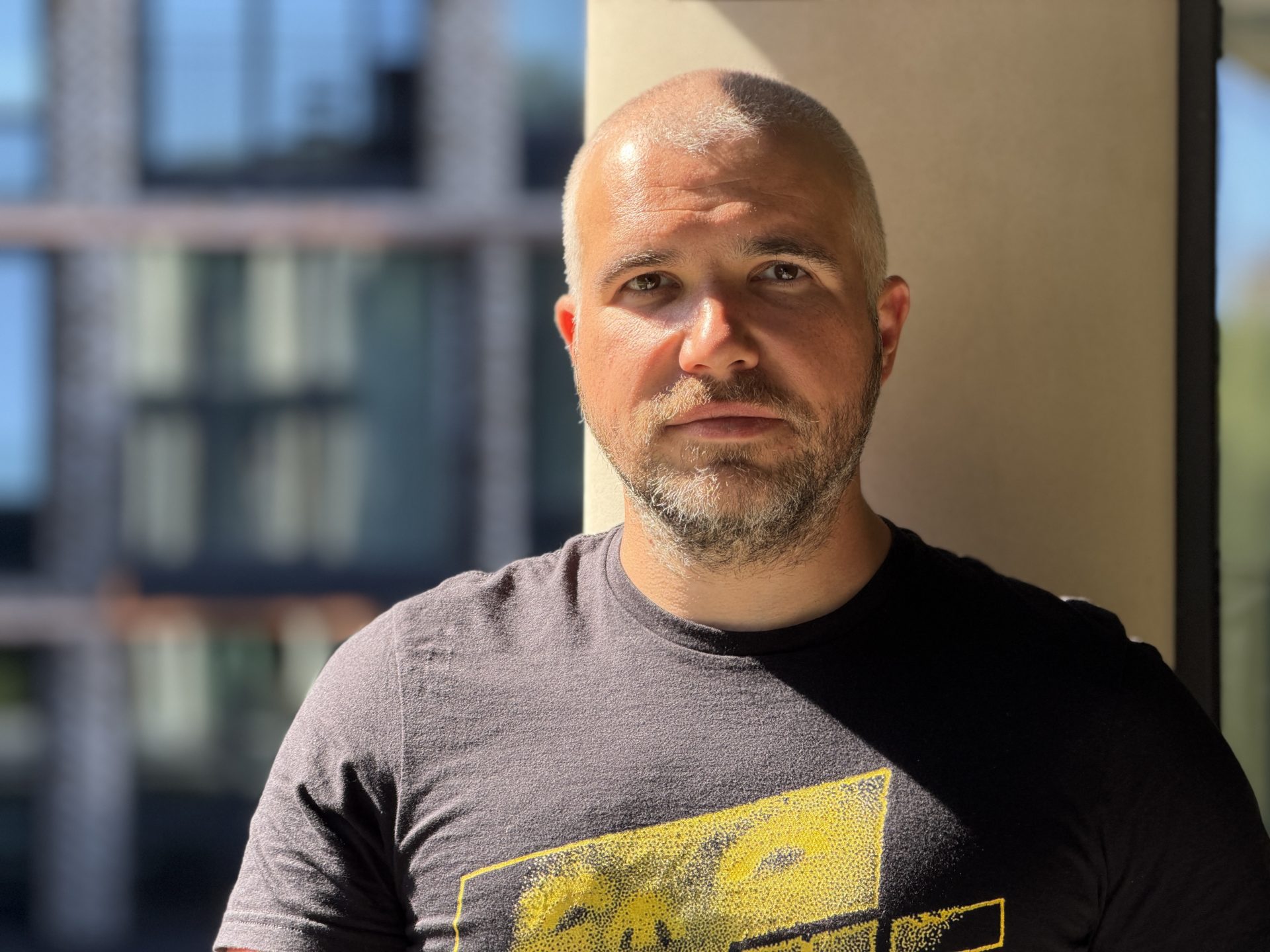 Обзор iPhone 17 Pro Max: отличная производительность и спорный дизайн картинка iPhone 17 Pro Max