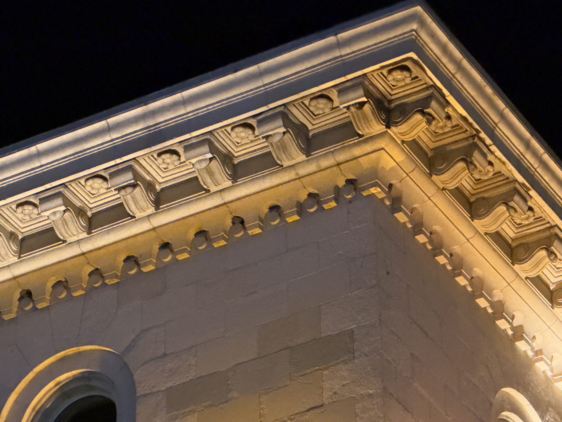 Обзор iPhone 17 Pro Max: отличная производительность и спорный дизайн картинка iPhone 17 Pro Max