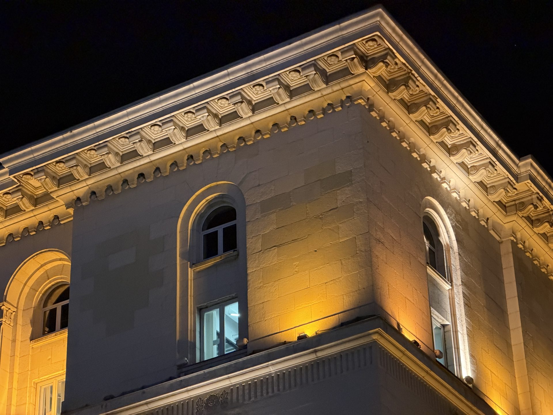 Обзор iPhone 17 Pro Max: отличная производительность и спорный дизайн картинка iPhone 17 Pro Max