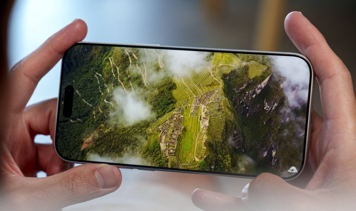 Обзор iPhone 17 Pro Max: отличная производительность и спорный дизайн картинка iPhone 17 Pro Max