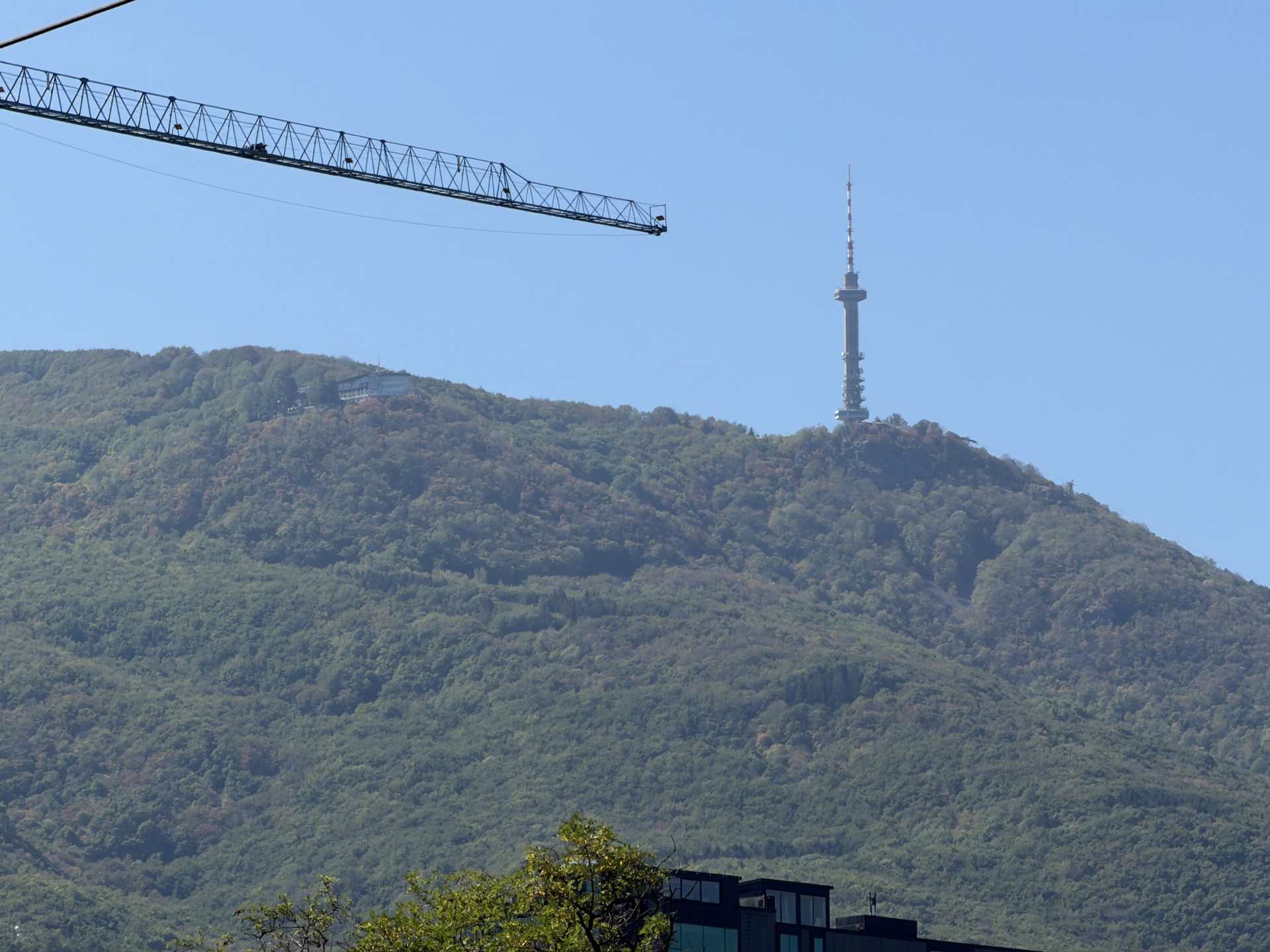 Обзор iPhone 17 Pro Max: отличная производительность и спорный дизайн картинка iPhone 17 Pro Max