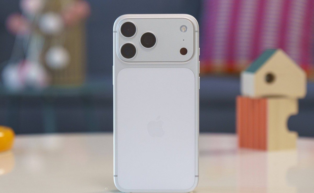 Обзор iPhone 17 Pro Max: отличная производительность и спорный дизайн картинка iPhone 17 Pro Max