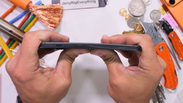 iPhone 17 прошел тест на прочность с блеском, пока Pro-версия тонет в «царапиногейте»