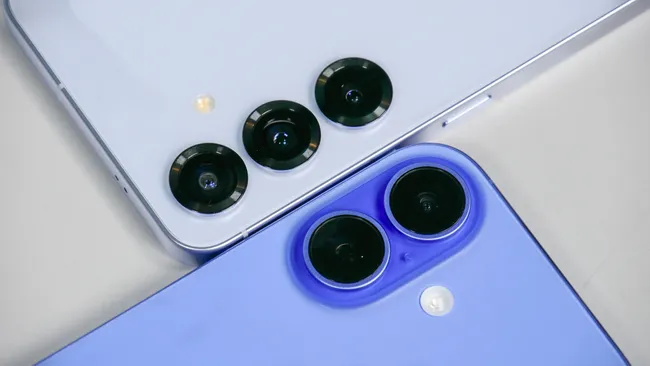 iPhone 17 против Samsung Galaxy S26