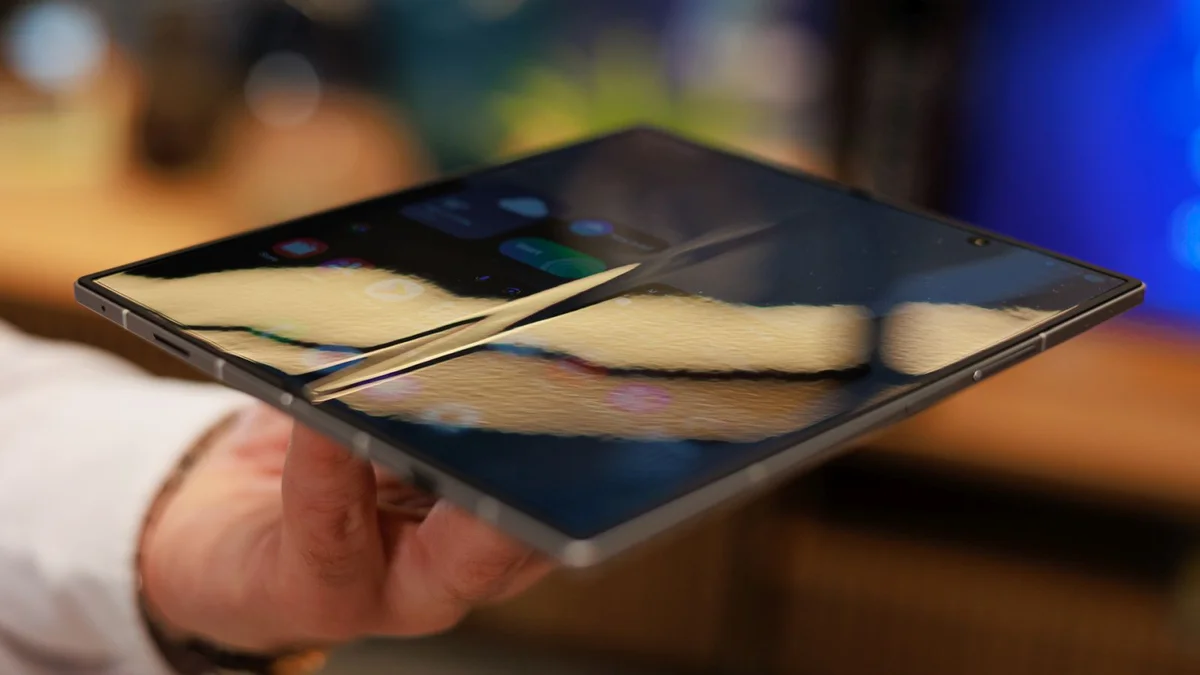 iPhone 17 угроза от Samsung и Google становится реальной