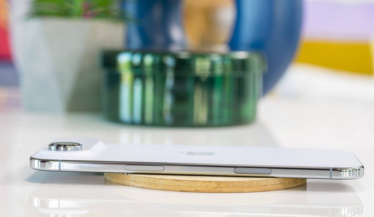 Обзор iPhone Air: уникальный телефон с большими недостатками картинка iPhone Air