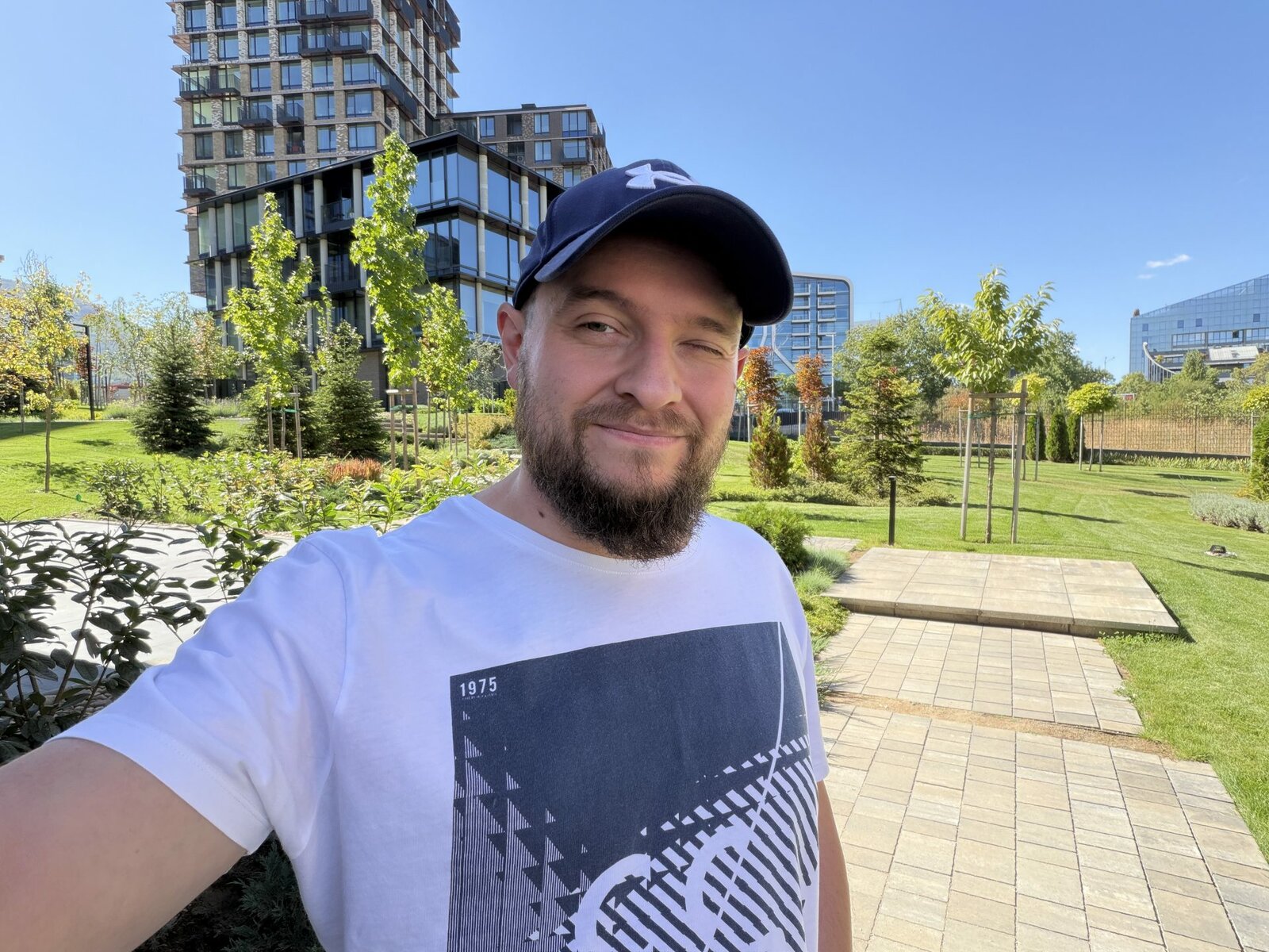 Обзор iPhone Air: уникальный телефон с большими недостатками картинка iPhone Air