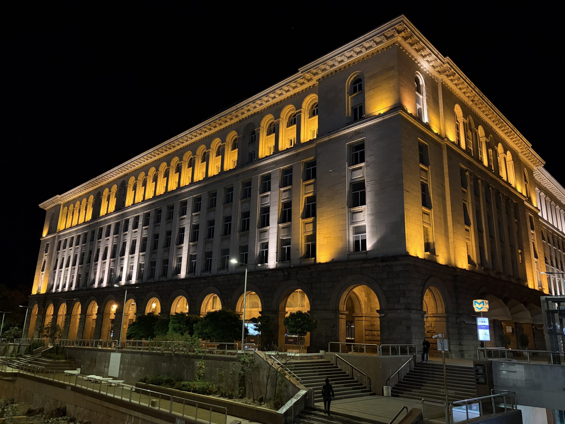 Обзор iPhone Air: уникальный телефон с большими недостатками картинка iPhone Air