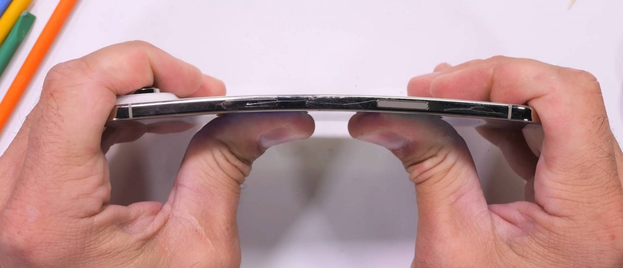 480485Жертва дизайна: готов ли iPhone Air к встрече с карманом джинс?