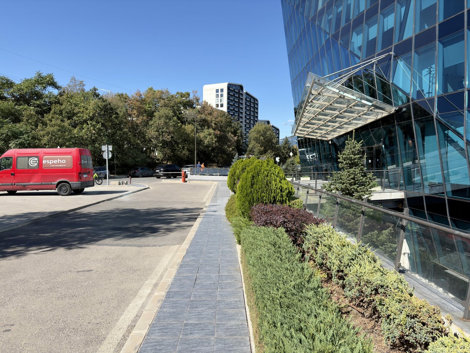 Обзор iPhone Air: уникальный телефон с большими недостатками картинка iPhone Air