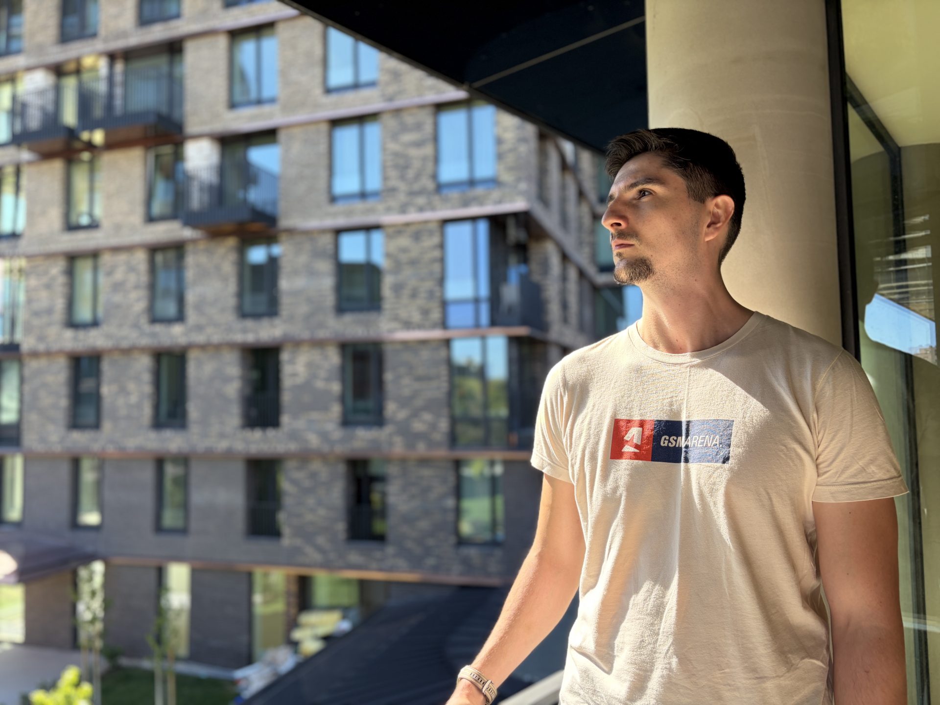 Обзор iPhone Air: уникальный телефон с большими недостатками картинка iPhone Air