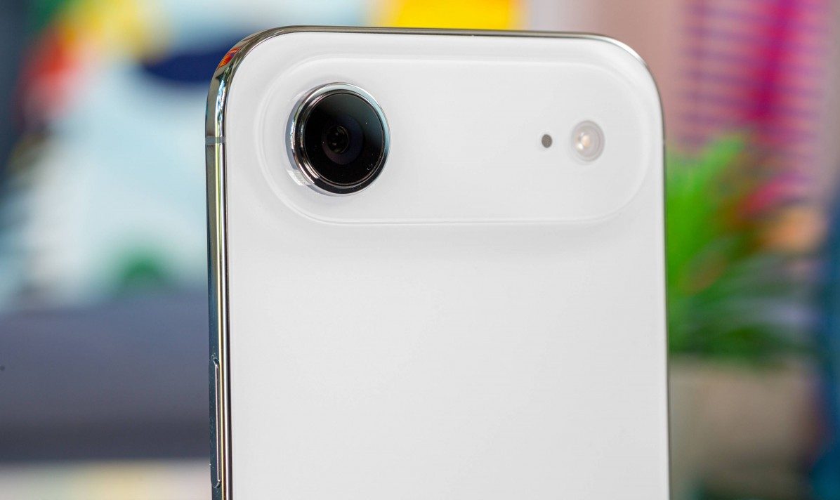 Обзор iPhone Air: уникальный телефон с большими недостатками картинка iPhone Air