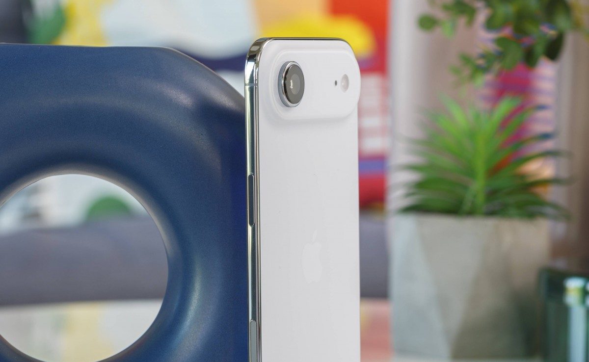 483731Обзор iPhone Air: уникальный телефон с большими недостатками