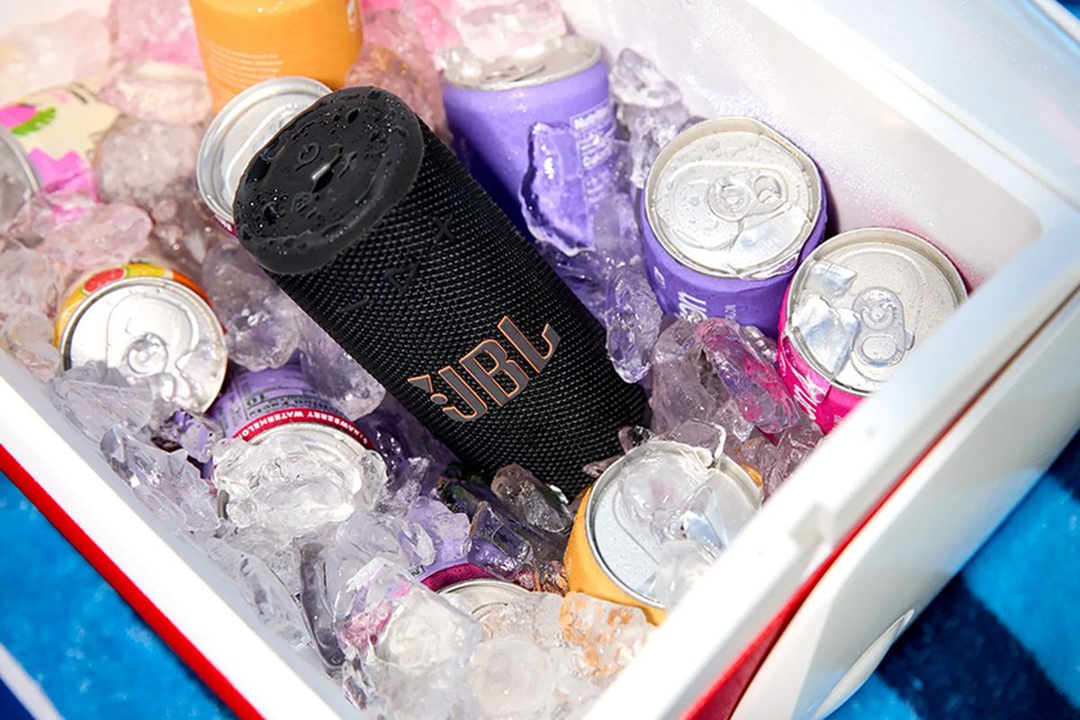 JBL Grip: Новая портативная колонка с уникальным дизайном