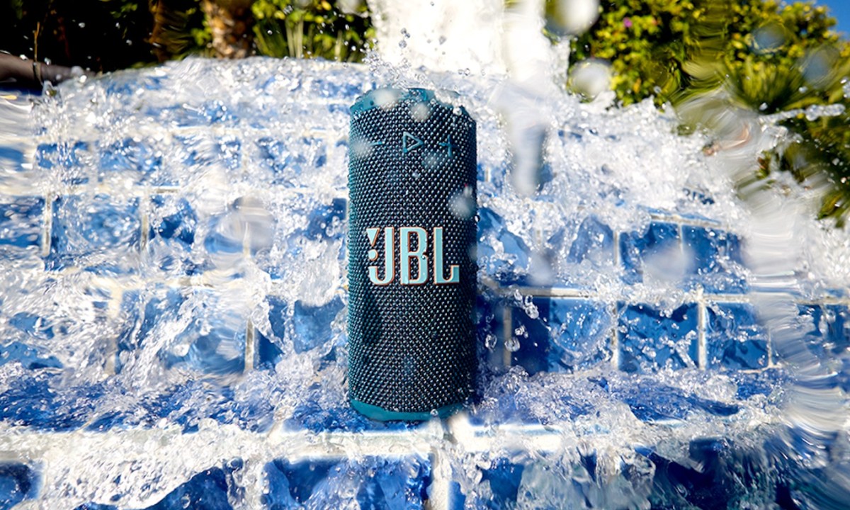 JBL Grip: Колонка размером с банку, но с голосом великана.