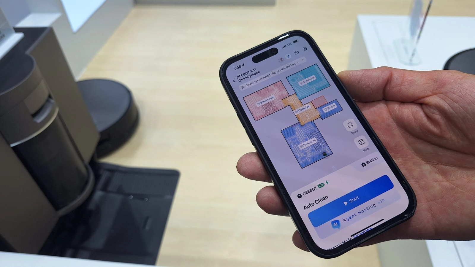 Этот робот-пылесос принимает решения сам, и я не знаю, радоваться или ужасаться