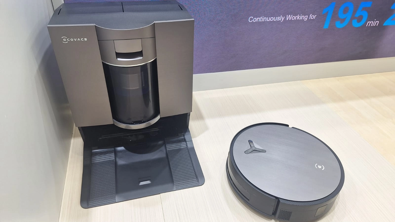 Этот робот-пылесос принимает решения сам, и я не знаю, радоваться или ужасаться