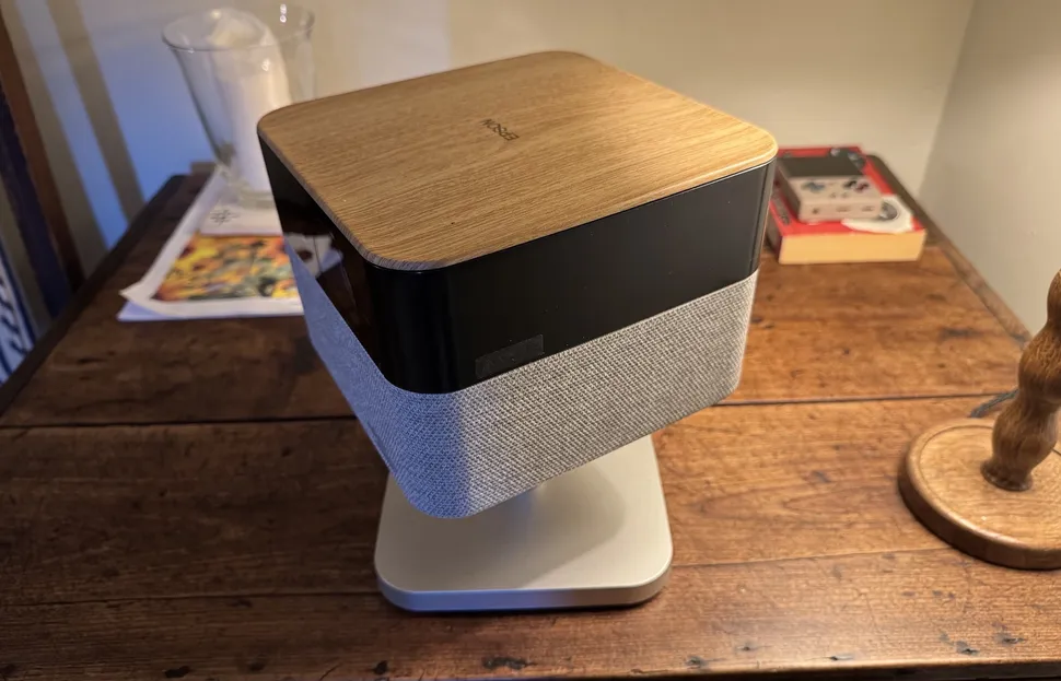 475324Забудьте всё, что вы знали о портативных проекторах. Новинка от Epson — это технологическое чудо