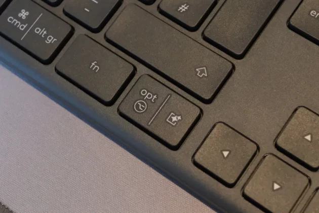 Logitech Solar Board: начало конца для провода? фото