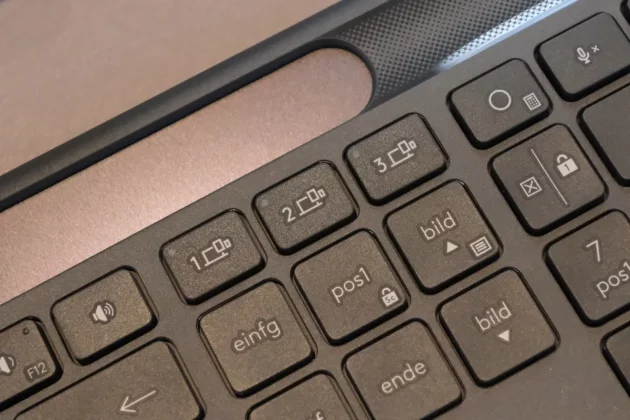 Logitech Solar Board: начало конца для провода? фото