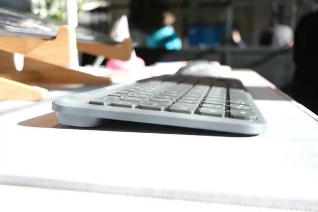 Logitech Solar Board: начало конца для провода? фото