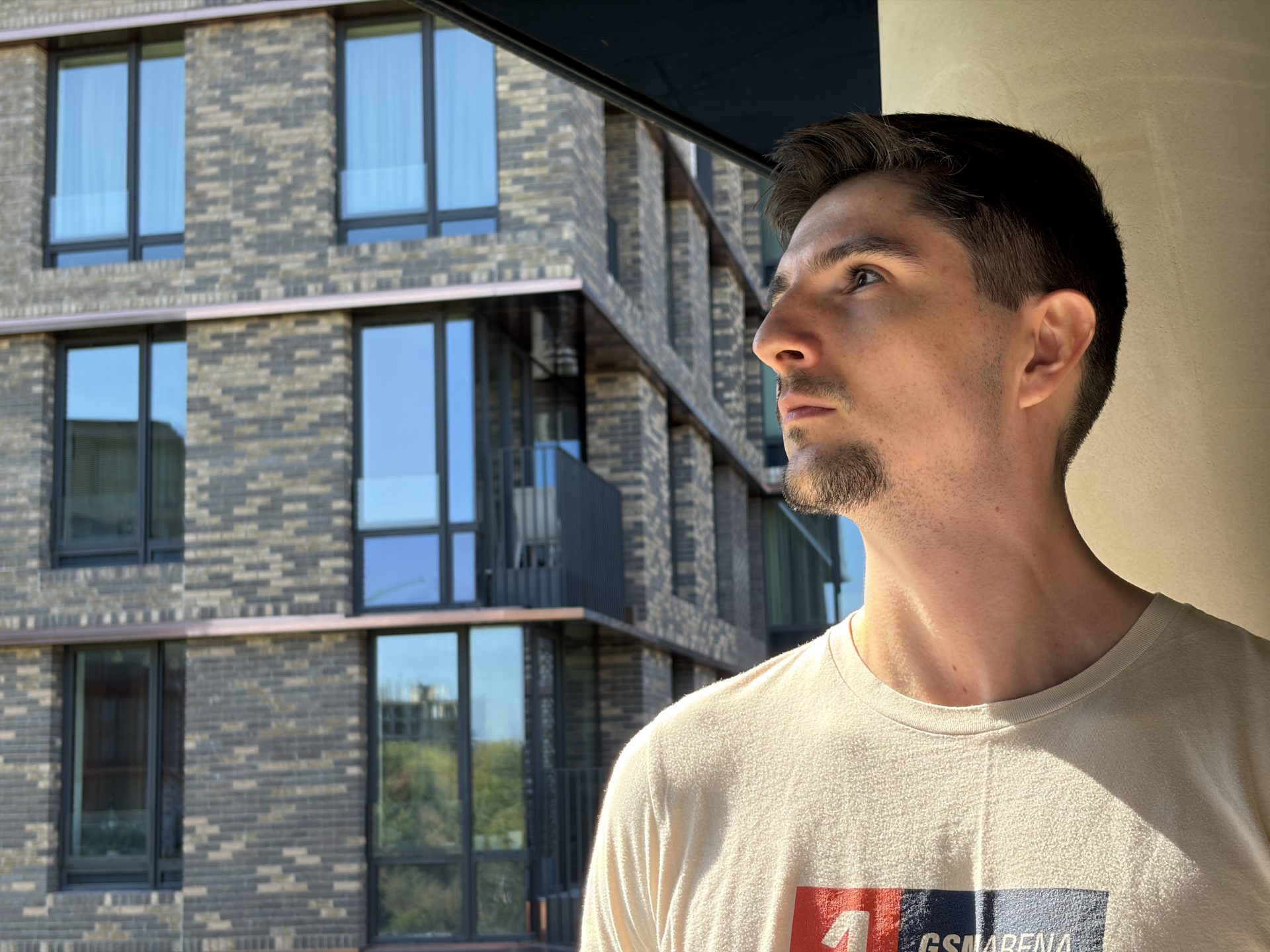 Обзор iPhone Air: уникальный телефон с большими недостатками картинка iPhone Air