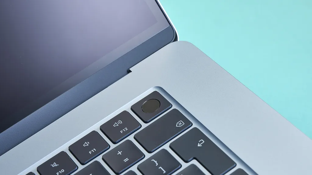 Обзор MacBook Air M4 2025 — быстрый, но изменений мало картинка MacBook Air M4 2025