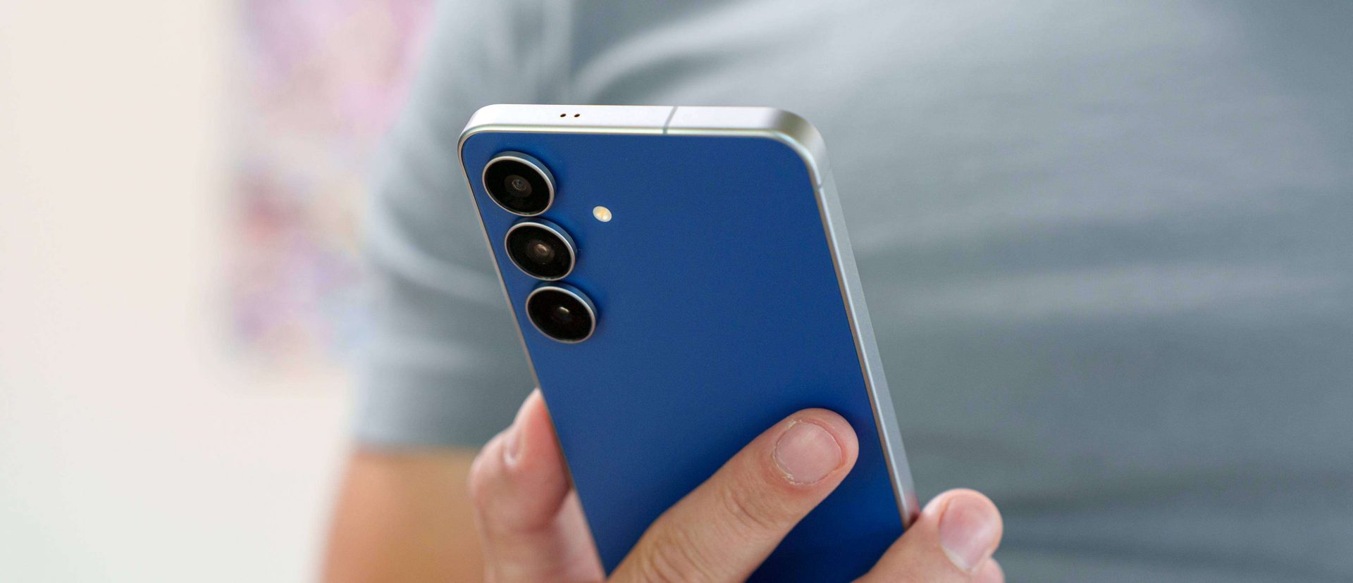 459646Магия Samsung: как Galaxy S25 FE стал легче, получив батарею большего размера