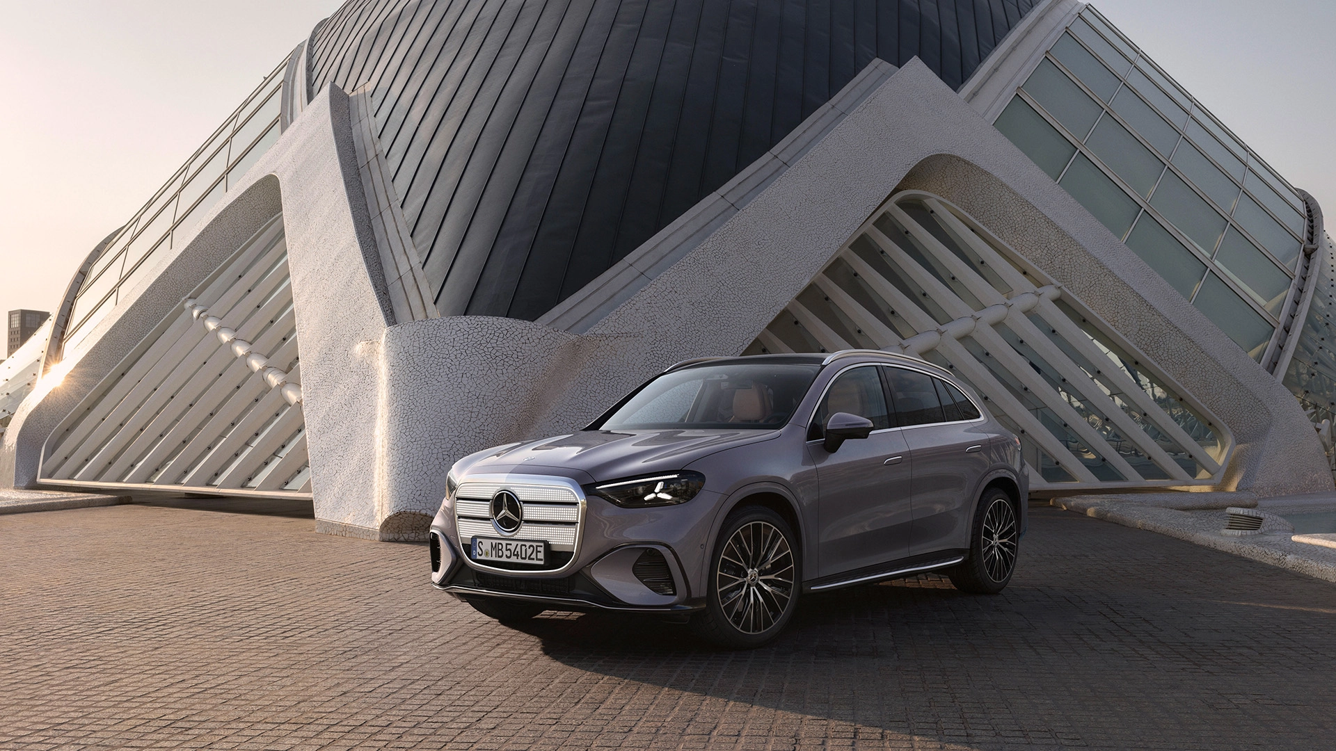 Mercedes электрифицировал свой главный хит: встречайте GLC EQ с технологиями из космоса картинка Mercedes электрифицировал свой главный хит: встречайте GLC EQ с технологиями из космоса