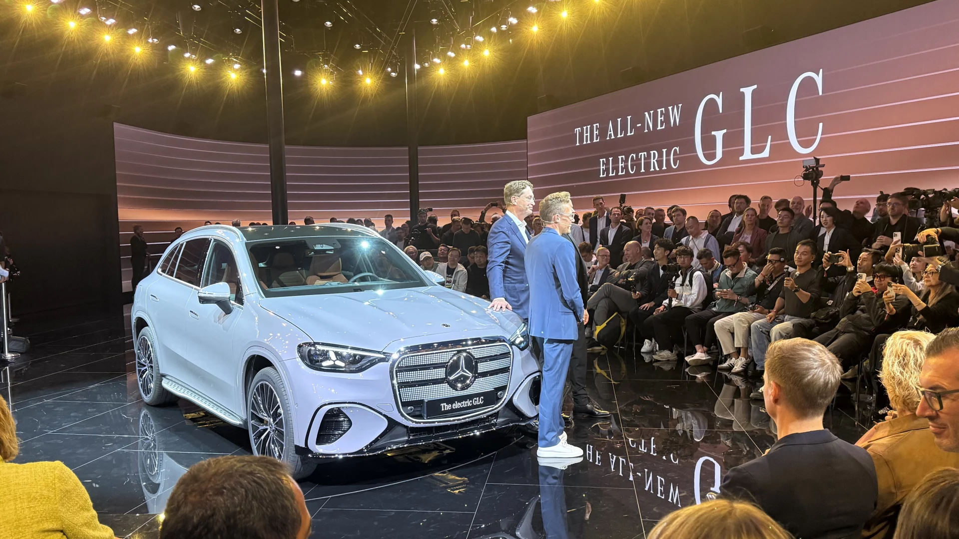 Mercedes электрифицировал свой главный хит: встречайте GLC EQ с технологиями из космоса картинка Mercedes электрифицировал свой главный хит: встречайте GLC EQ с технологиями из космоса