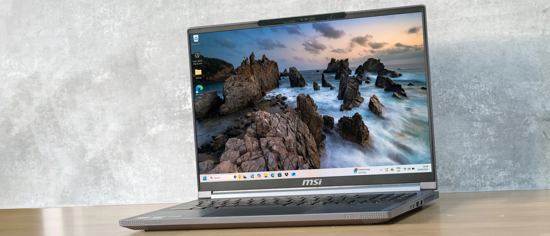 480218Обзор MSI Creator A16 AI+: мощный ноутбук с недостатками