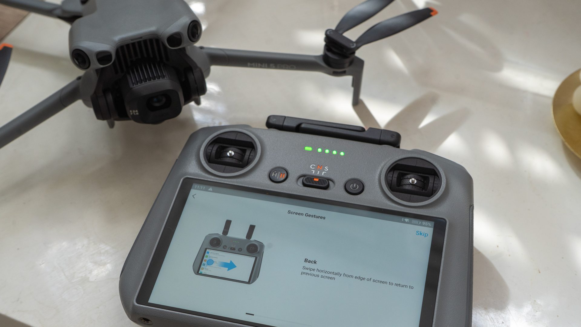 DJI Mini 5 Pro: размером с ладонь, а возможностей — как у большого профессионала!