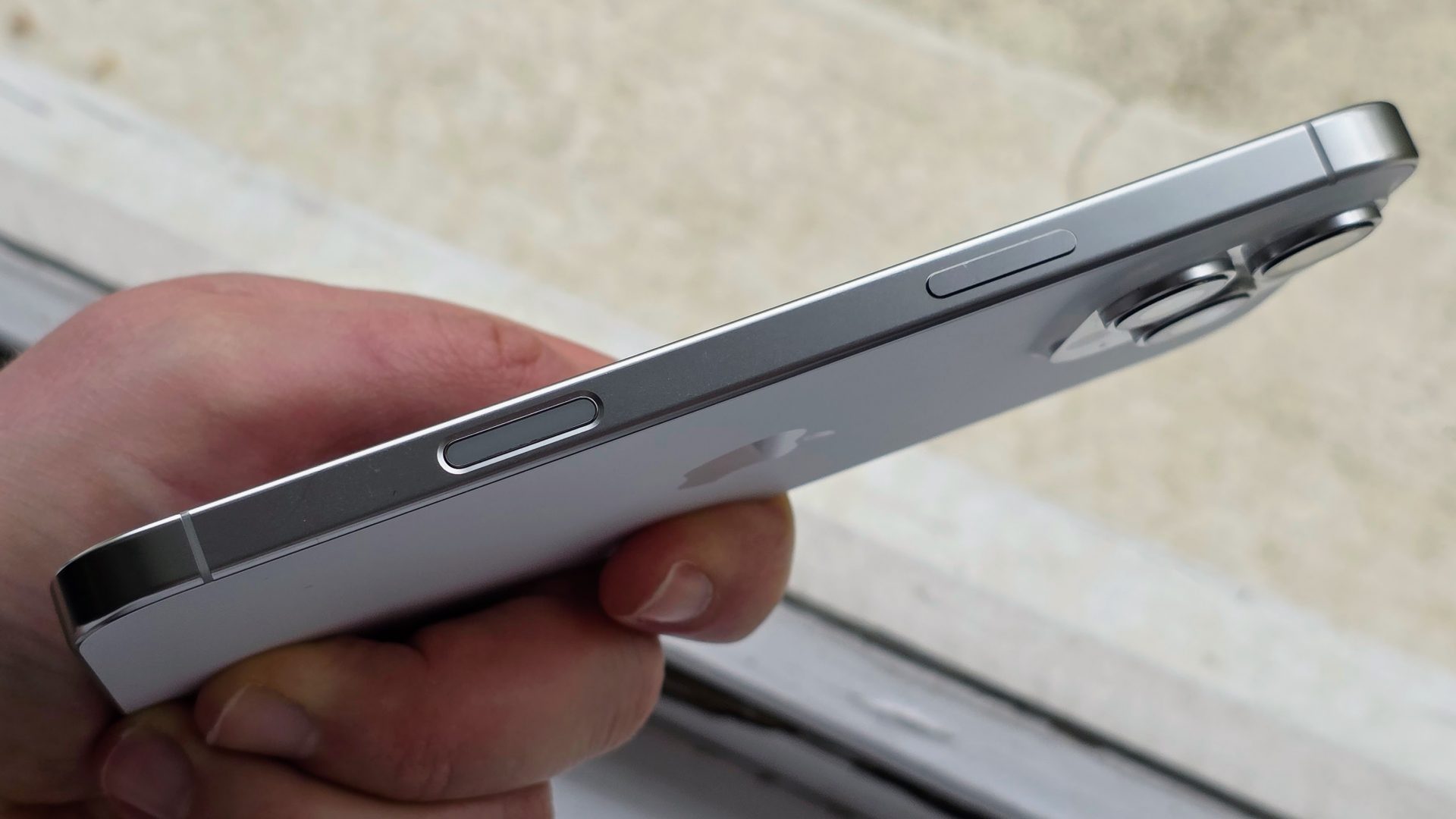 Находка для активных: iPhone 17 получит фирменный ремешок-переноску картинка Находка для активных iPhone 17 получит фирменный ремешок-переноску (2)