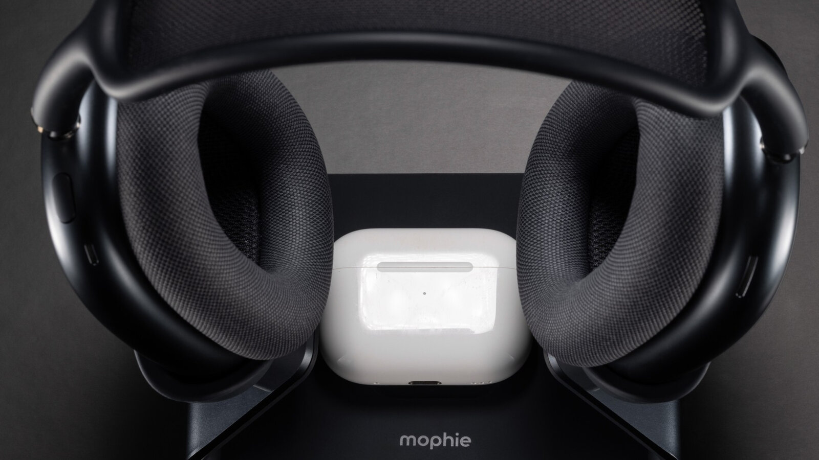 Наконец-то! AirPods Max получают долгожданную беспроводную зарядку