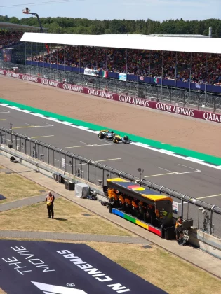 Обзор Nothing Phone 3: неповторимый или ужасный? фото