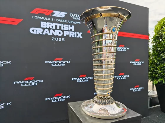 Обзор Nothing Phone 3: неповторимый или ужасный? фото